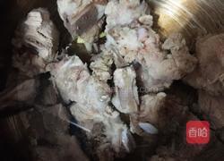 玉米红萝卜淮山排骨汤的做法图解1