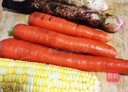 玉米红萝卜淮山排骨汤的做法图解3