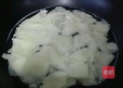 鸡蛋紫菜面片汤的做法图解2