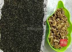 核桃芝麻糖的做法图解1