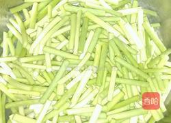 蒜苗豆牙肉炒饼的做法图解2