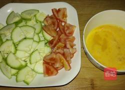 番茄角瓜炒鸡蛋的做法图解1