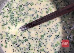 葱香鸡蛋芝麻饼的做法图解1