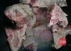 脊骨炖酸菜的做法图解4