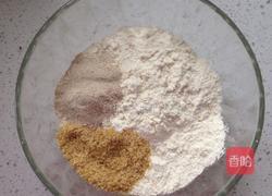 椒盐葱香饼的做法图解1