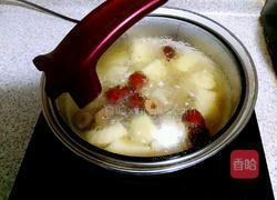 红枣枸杞苹果汤的做法图解3