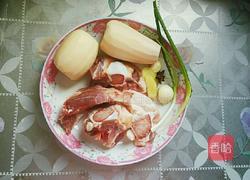 莲藕筒骨汤的做法图解1