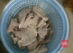 洋葱炒猪肝的做法图解2