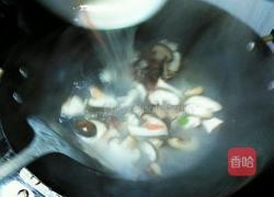香菇鸭血靓汤的做法图解9
