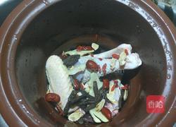 党参黄芪煲鸡汤的做法图解5