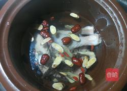 党参黄芪煲鸡汤的做法图解6