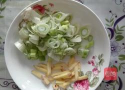 虾仁炒蛋的做法图解1