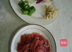 牛肉炒洋葱的做法图解1