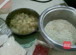 银耳枸杞糯米粥的做法图解1
