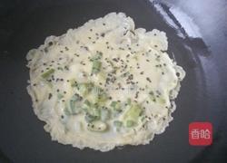 鸡蛋黑芝麻蛋卷的做法图解8