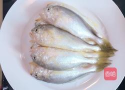 香煎小黄鱼的做法图解1