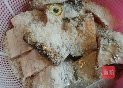 干煎咸带鱼的做法图解2