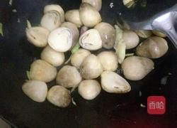 草菇炒瘦肉的做法图解6