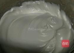 彩虹圣诞蛋糕的做法图解2