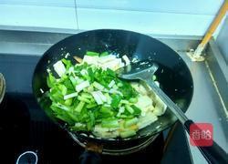 蒜苗炒豆腐的做法图解4