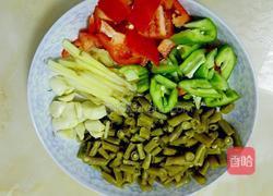 酸豆角炒鸭胗的做法图解3