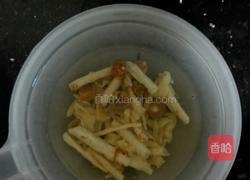 石斛虫草花鸡汤的做法图解2