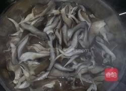 猪肉炒蘑菇的做法图解2