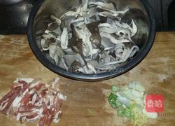 猪肉炒蘑菇的做法图解3