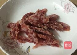 荷兰豆炒腊肠的做法图解2