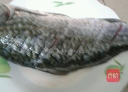 鲫鱼冻豆腐汤的做法图解1