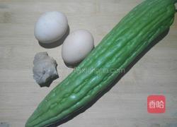 鸡蛋炒苦瓜的做法图解1