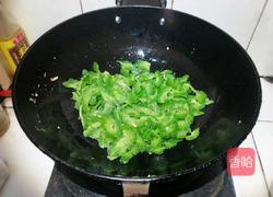 鸡蛋炒苦瓜的做法图解11