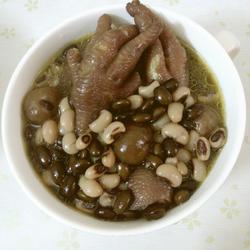 黑豆眉豆鸡脚汤的做法[图]