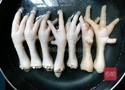 黑豆眉豆鸡脚汤的做法图解2