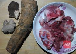 粉葛猪骨汤的做法图解1