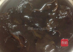 木耳蒸鸡的做法图解4