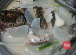 鲫鱼萝卜汤的做法图解6