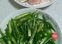 尖椒回锅肉的做法图解1