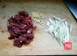 大葱爆羊肉的做法图解1