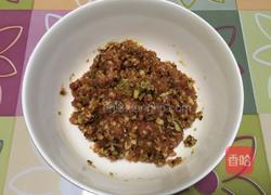 猪肉香菇酿豆腐的做法图解2