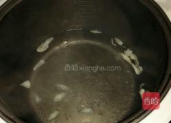 百合南瓜猪杂粥的做法图解2