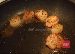 香煎瑶柱配青苹果菠菜苗沙拉的做法图解3