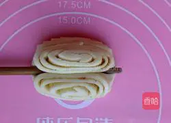 Illustration of how to make double-flavored flower rolls 10