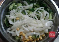洋葱拌黄瓜的做法图解2