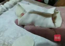 Illustration of how to make pork and onion dumplings 19