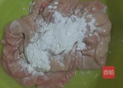 酸菜炒大肠的做法图解1