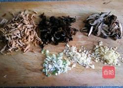 椴木菌菇卤的做法图解3