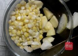 玉米苹果沙拉的做法图解3