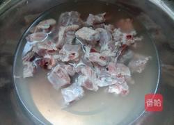 剁椒排骨的做法图解1