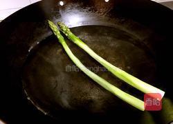 芦笋鸡蛋卷的做法图解3